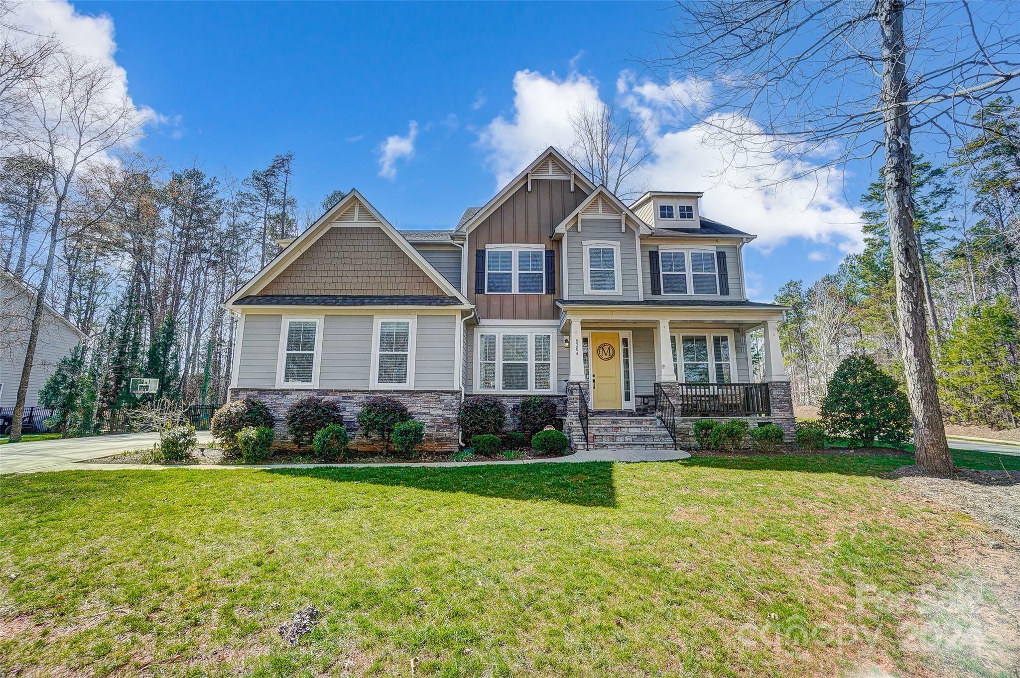 Property Photo:  8204 Aspen Court  NC 28227 