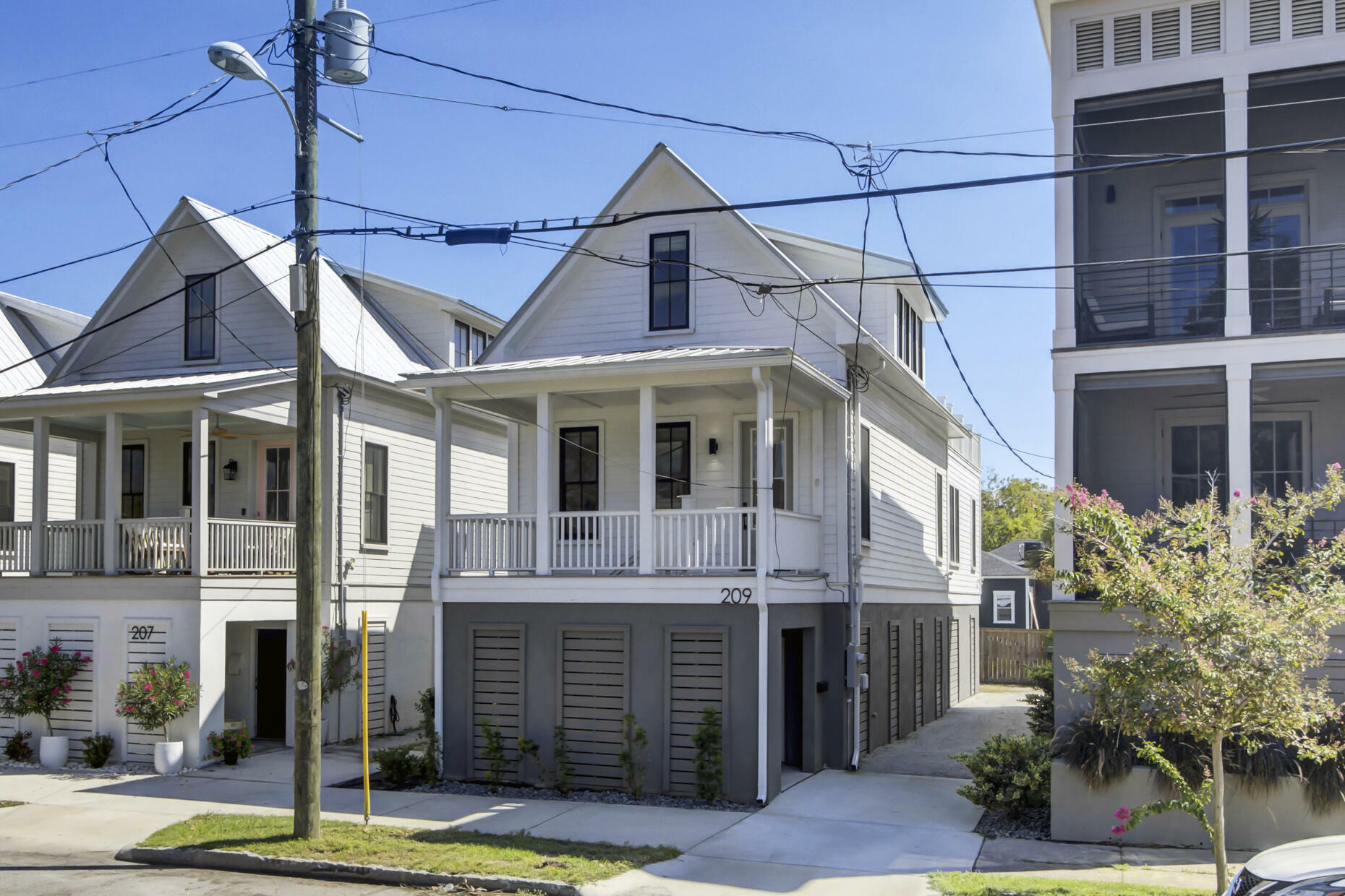 Property Photo:  209 Line Street  SC 29403 