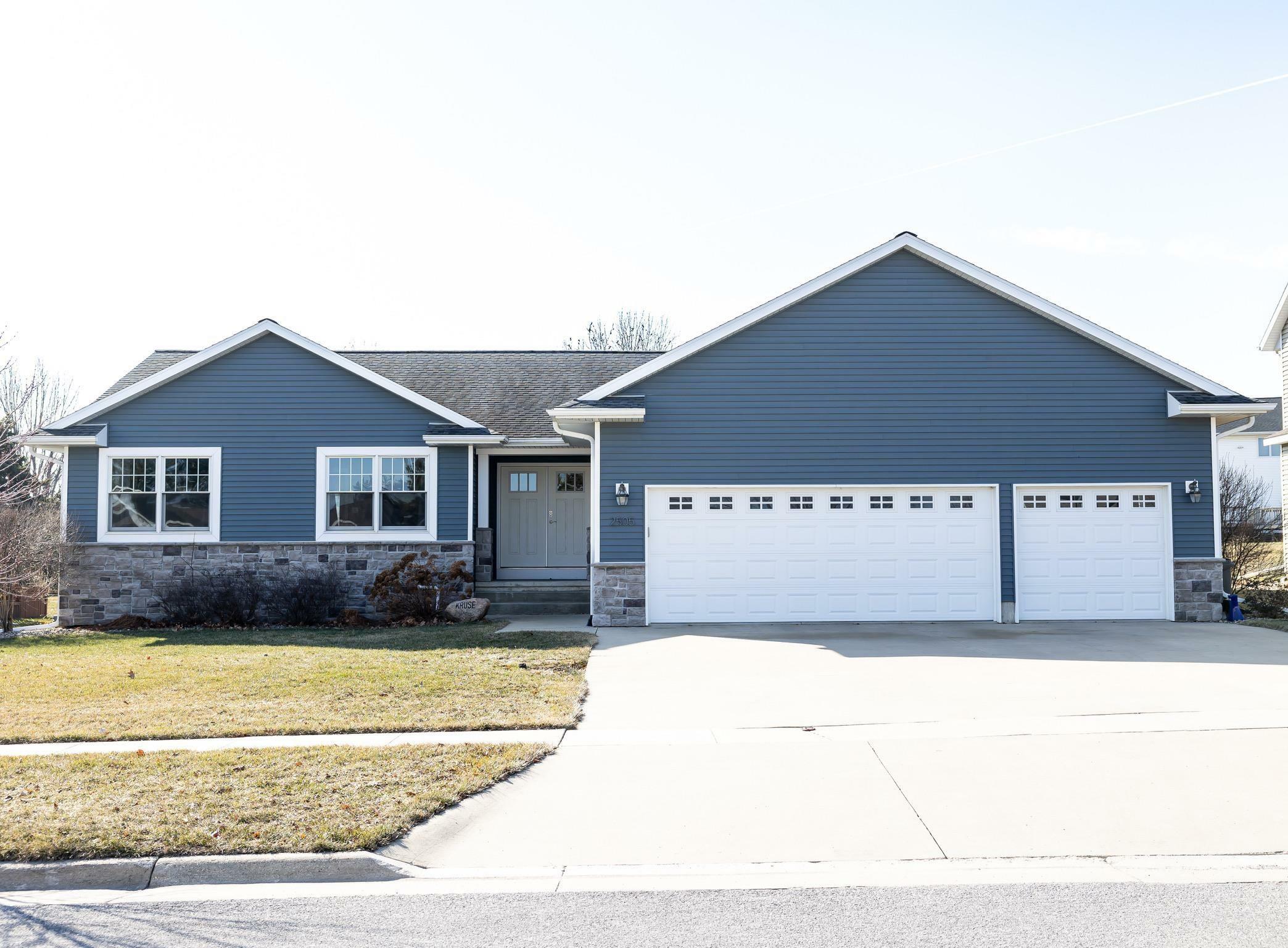 Property Photo:  2505 Park 2nd Avenue NW  IA 50677 