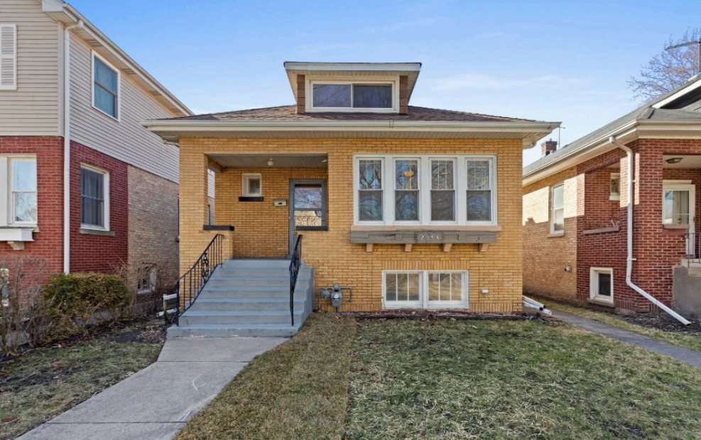 Property Photo:  2034 Darrow Avenue  IL 60201 