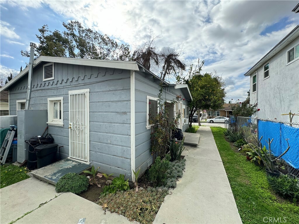 Property Photo:  7908 Milton Avenue  CA 90602 