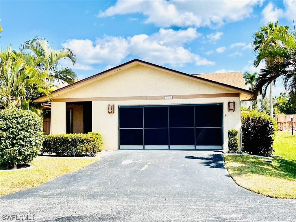 Property Photo:  6523 Royal Woods Drive  FL 33908 