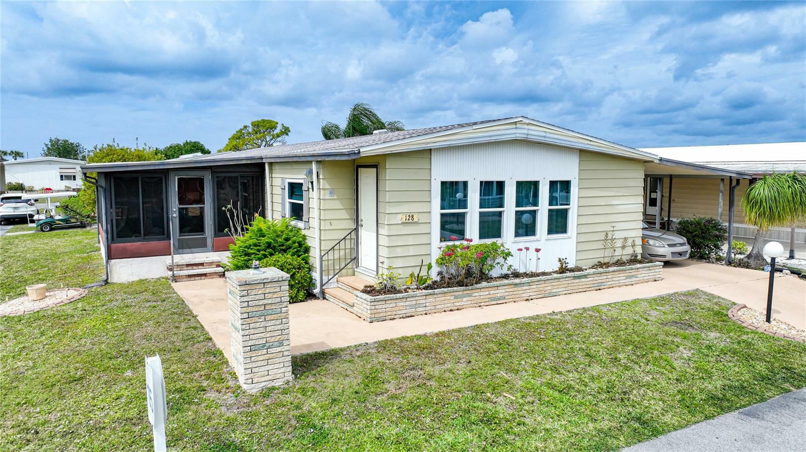 Property Photo:  128 Rarotonga Road  FL 34287 