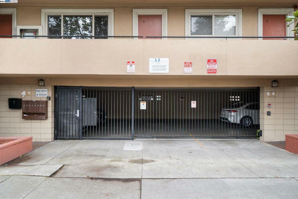 Property Photo:  1444 Walnut St  CA 94709 