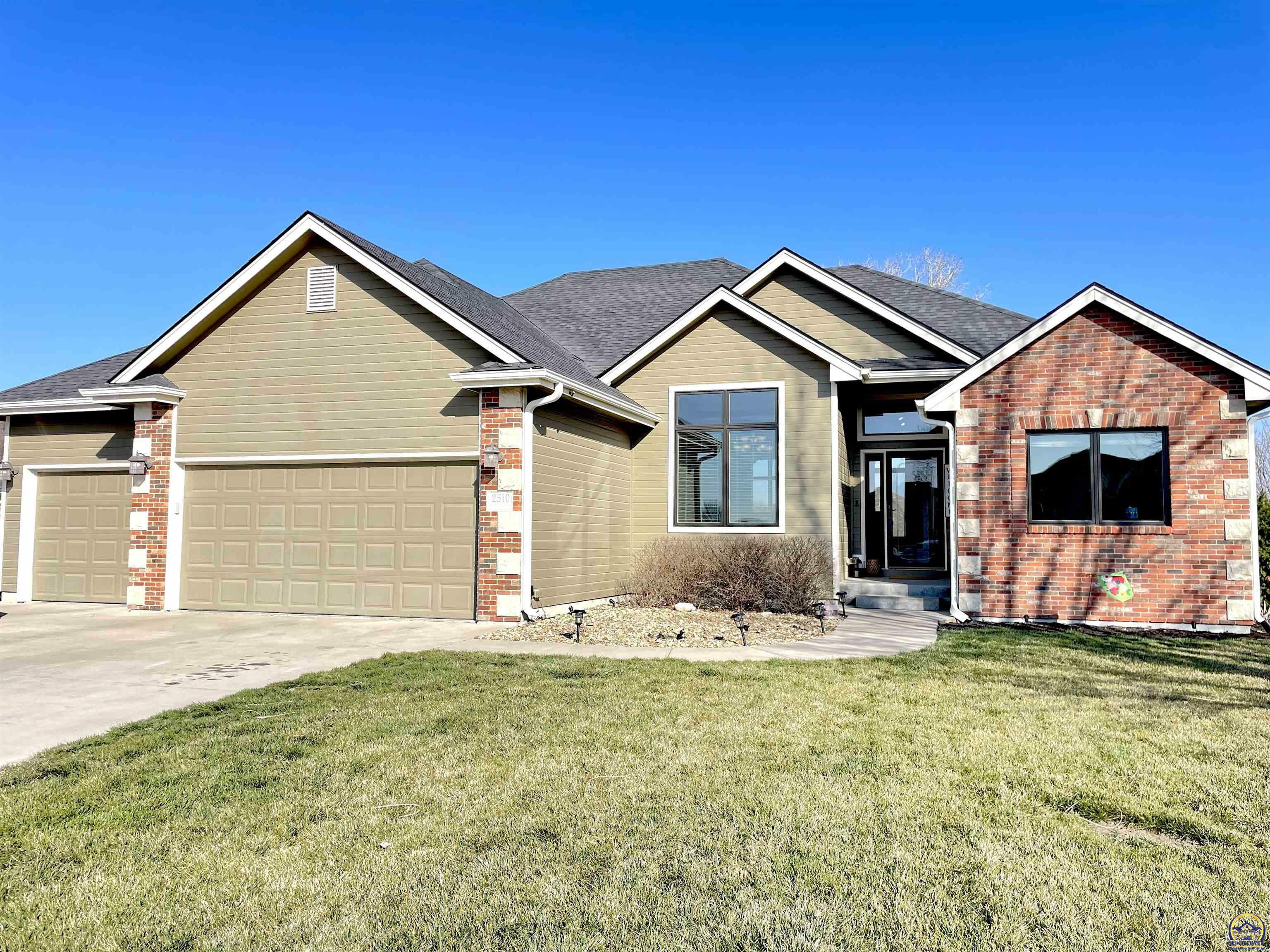 Property Photo:  2510 SW Santa Fe Ct  KS 66614 