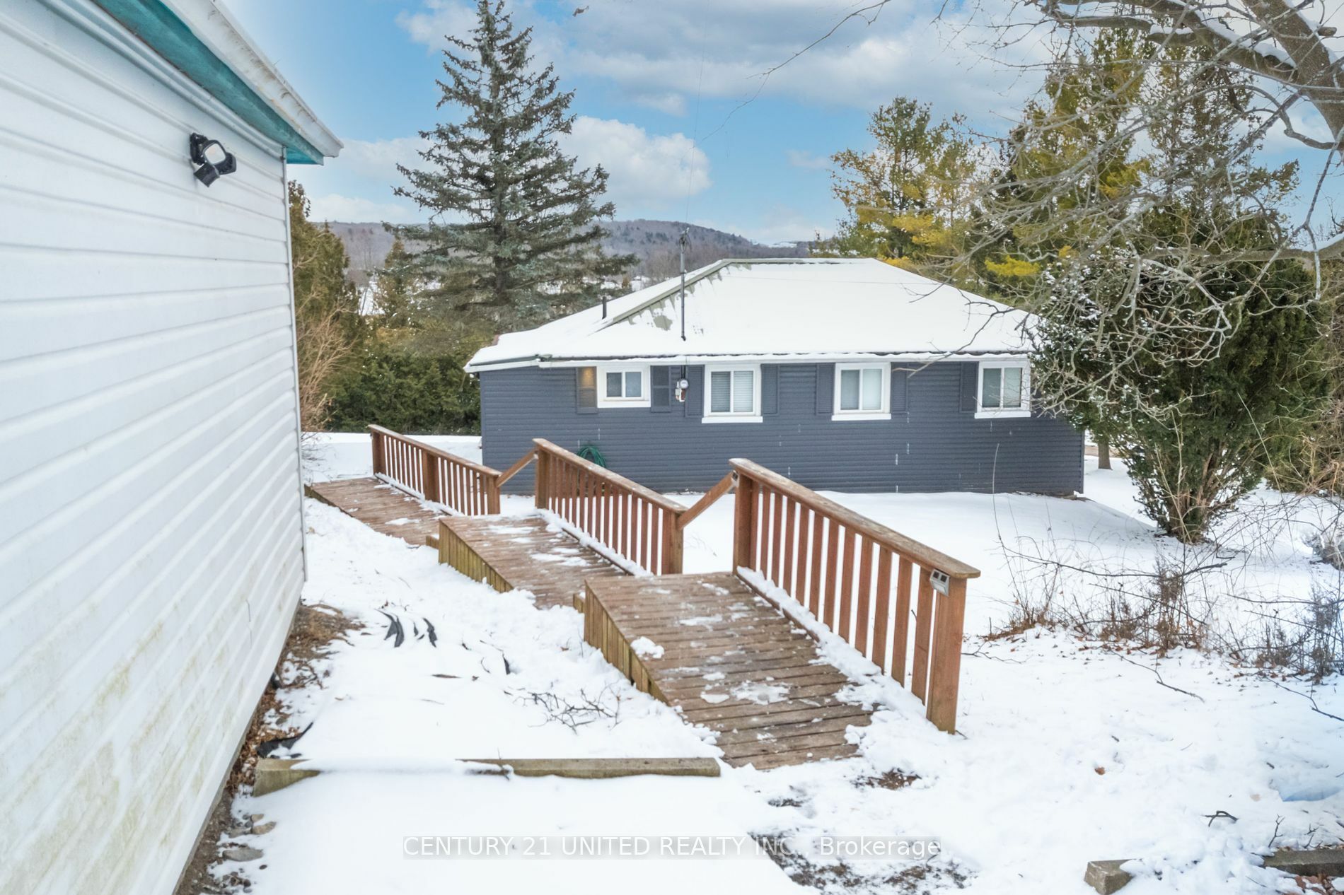 Property Photo:  261 North Indian Rd  ON K0L 1Y0 