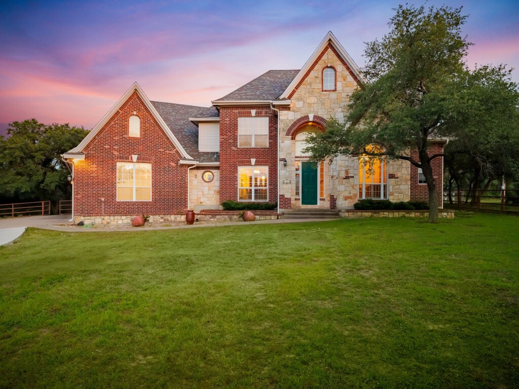 Property Photo:  200 Sundance Trail  TX 78642 