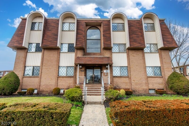 Property Photo:  1150 W St George Ave C42  NJ 07036 