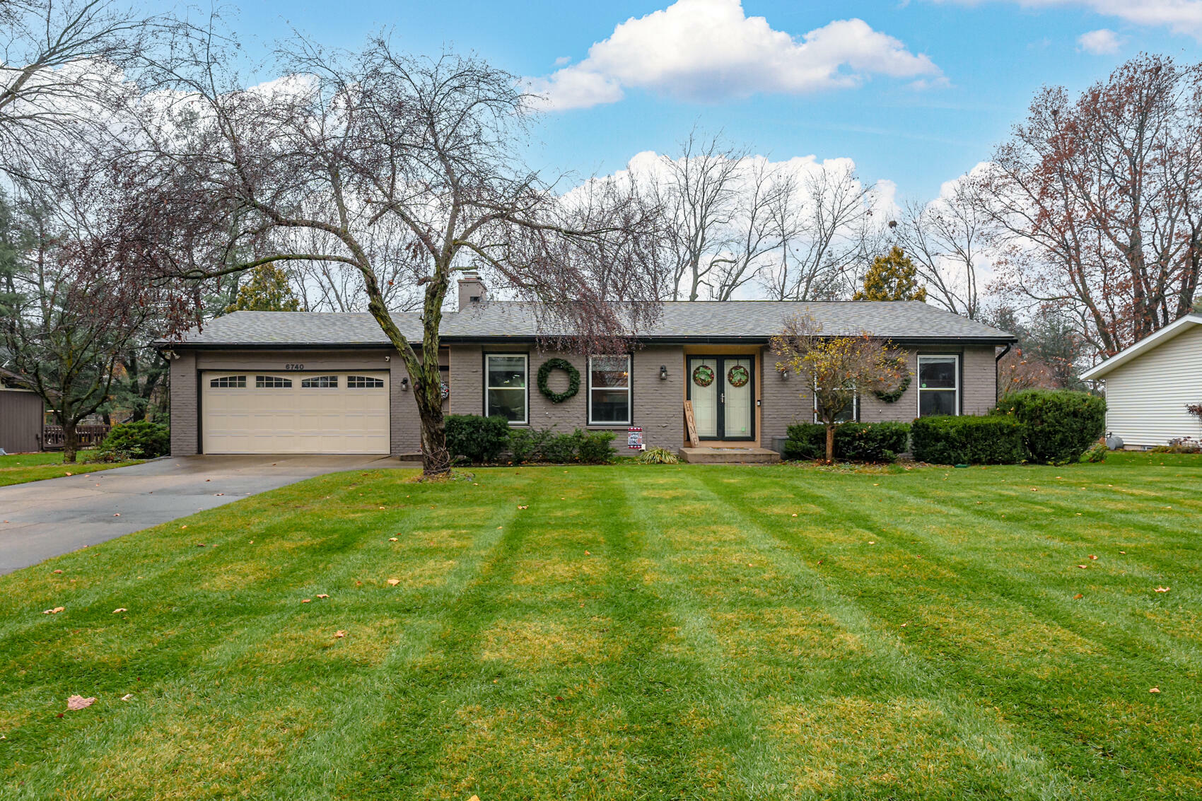 Property Photo:  6740 Robinswood Street  MI 49024 