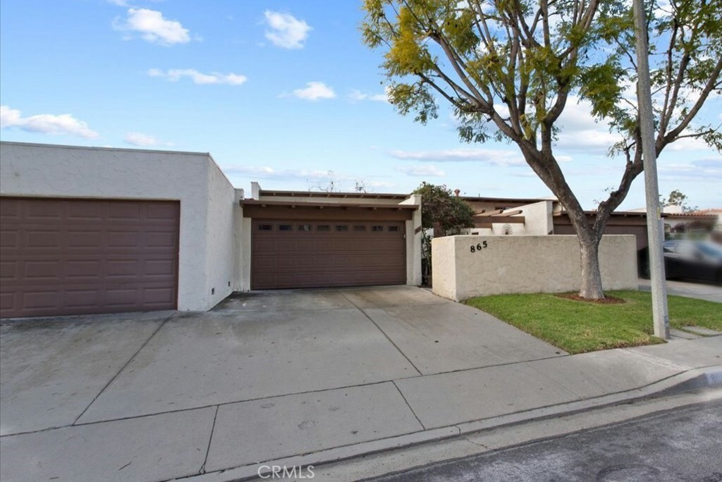 Property Photo:  865 Woodlawn Drive  CA 91360 