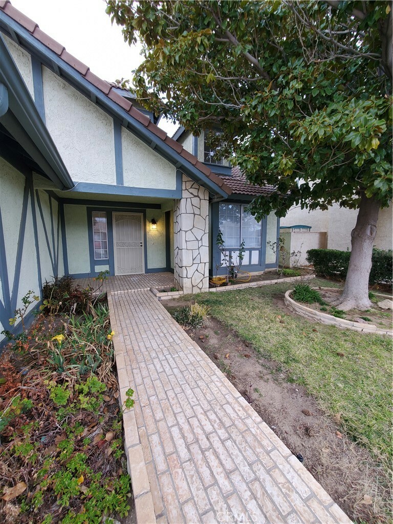 Property Photo:  1335 Berkshire Drive  CA 93551 