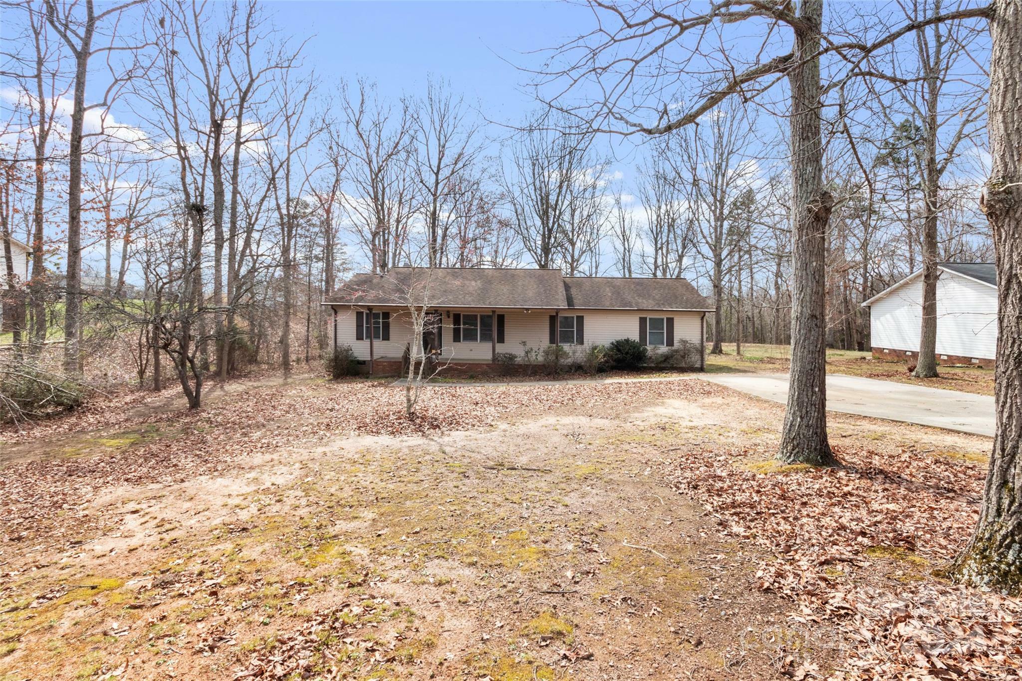 Property Photo:  1302 Hickory Nut Lane  NC 28092 