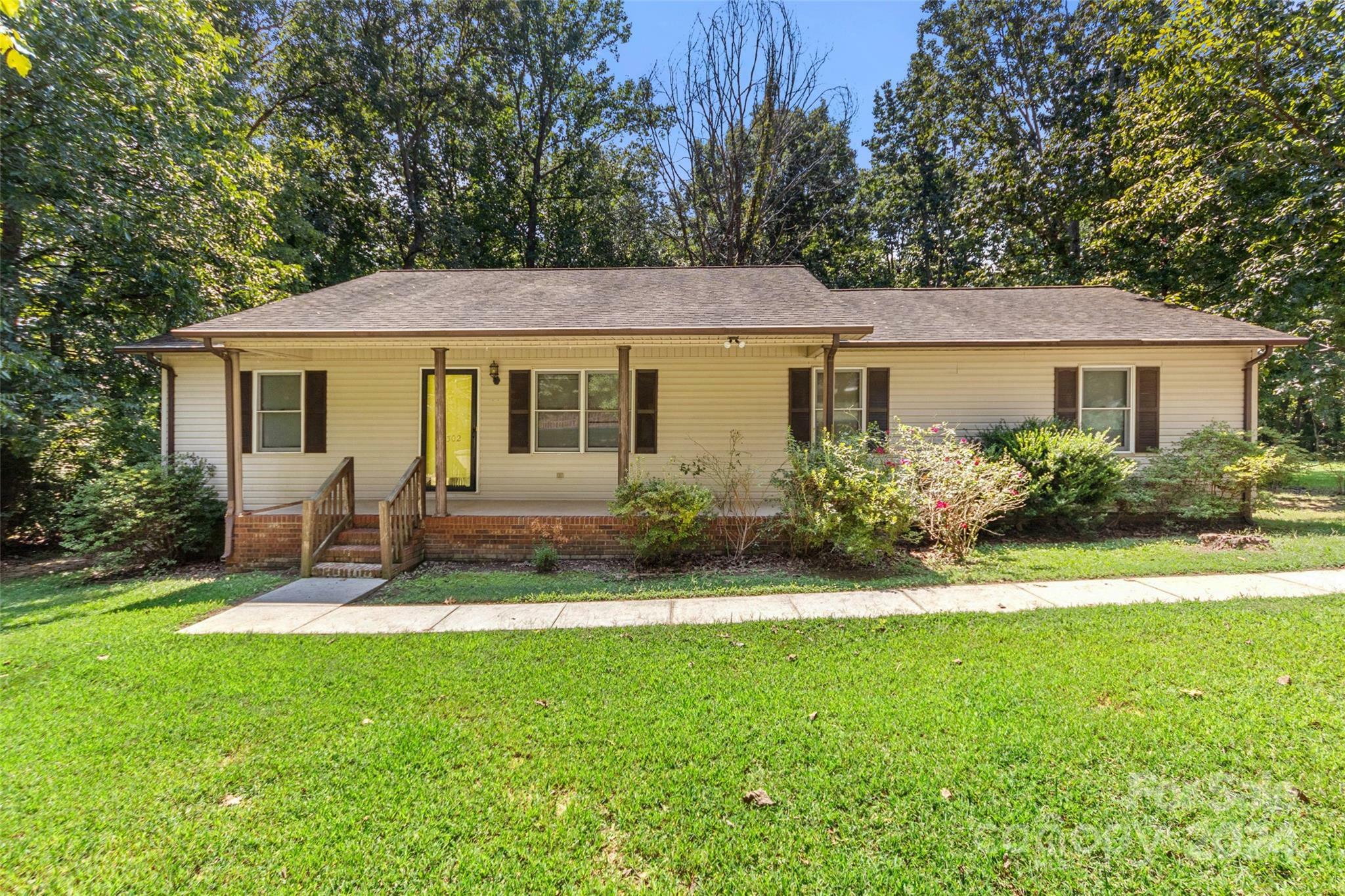 1302 Hickory Nut Lane  Lincolnton NC 28092 photo