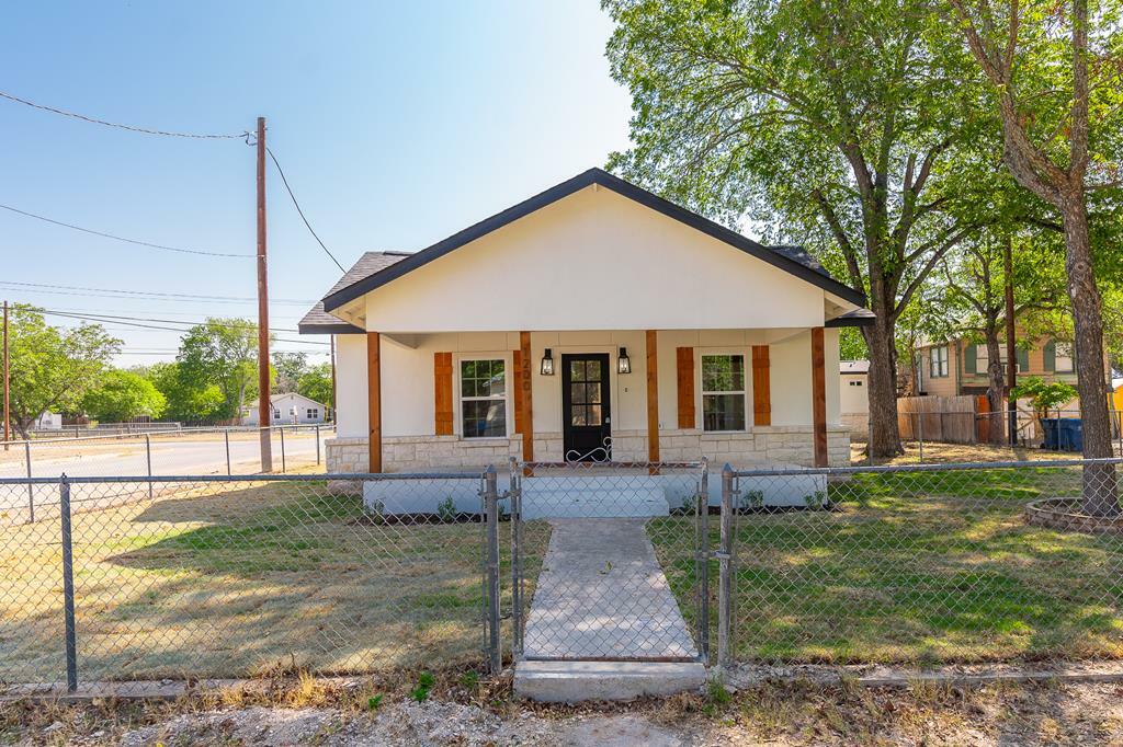 Property Photo:  1200 N Park St  TX 78028 