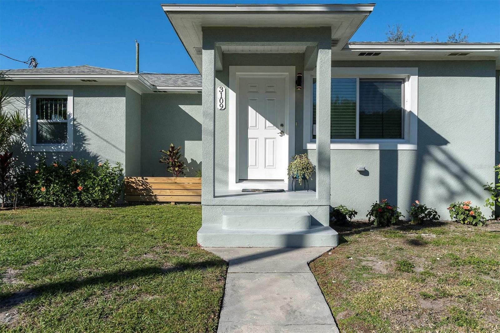 Property Photo: 3109 W Pine Street FL 33607