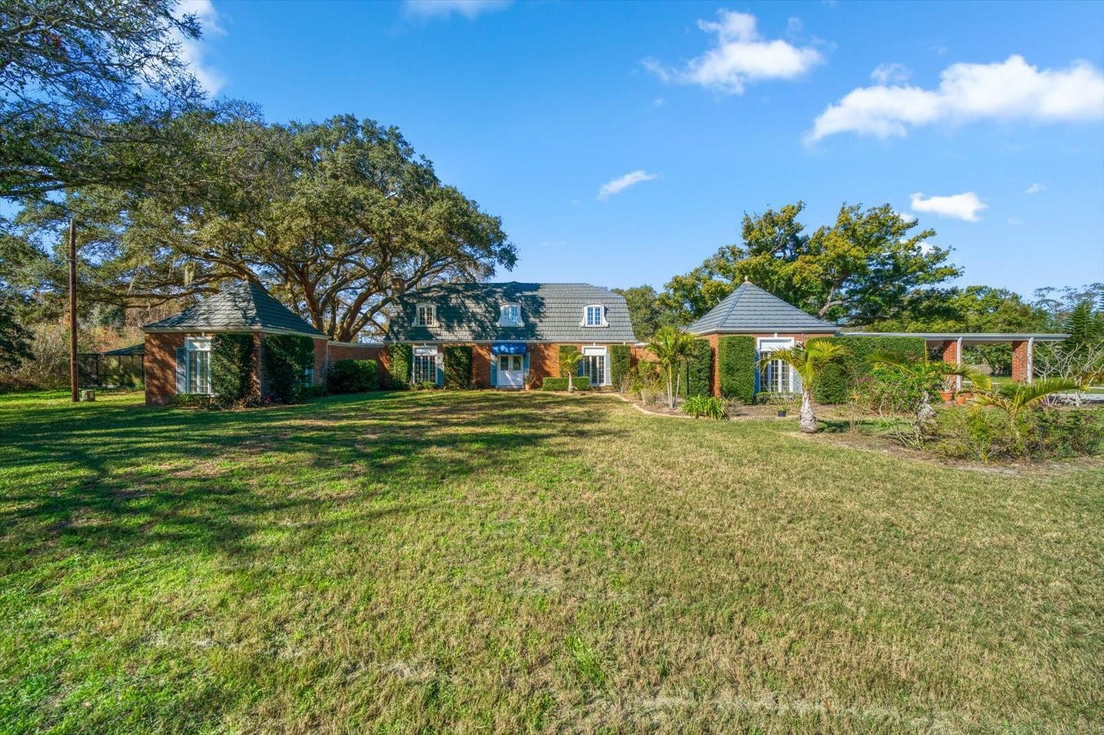 Property Photo: 2850 Sunstream Lane FL 33759