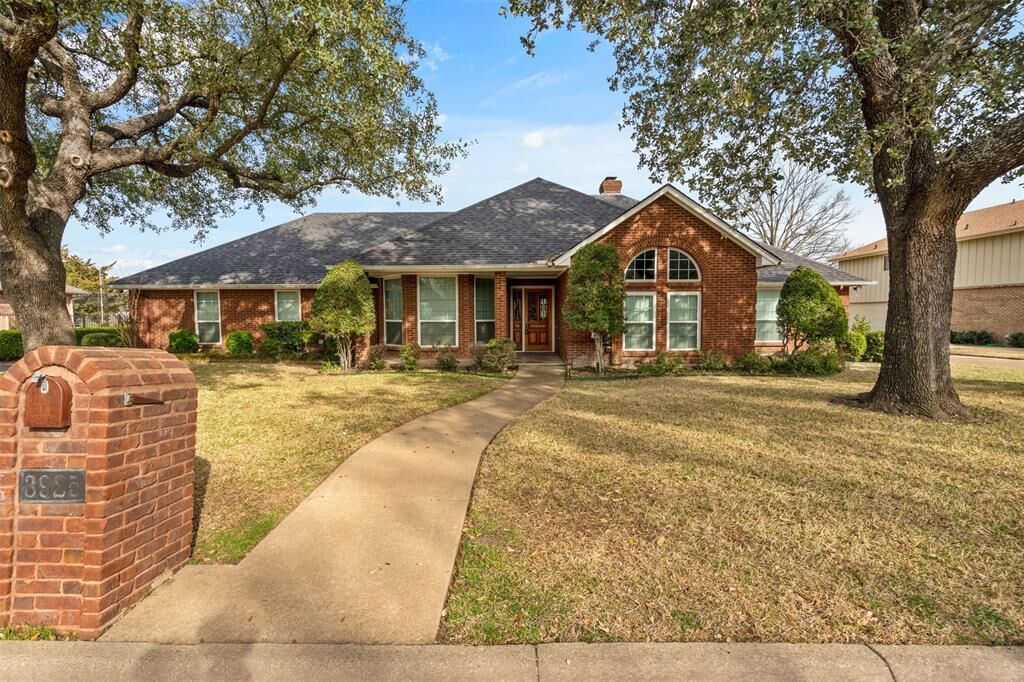 Property Photo:  3925 Snow Creek Drive  TX 76008 
