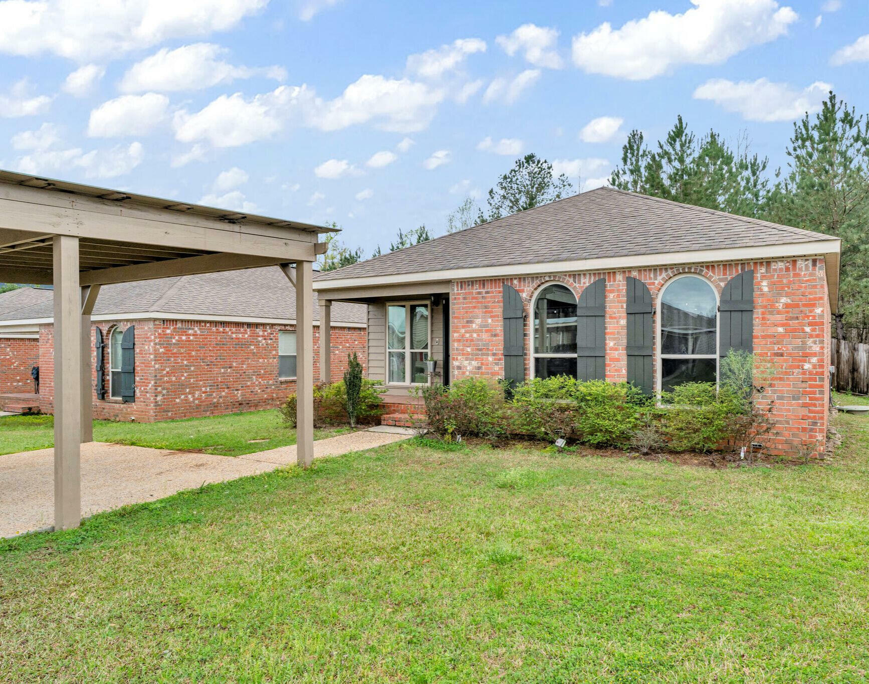 Property Photo:  130 Hawthorne Dr.  MS 39402 