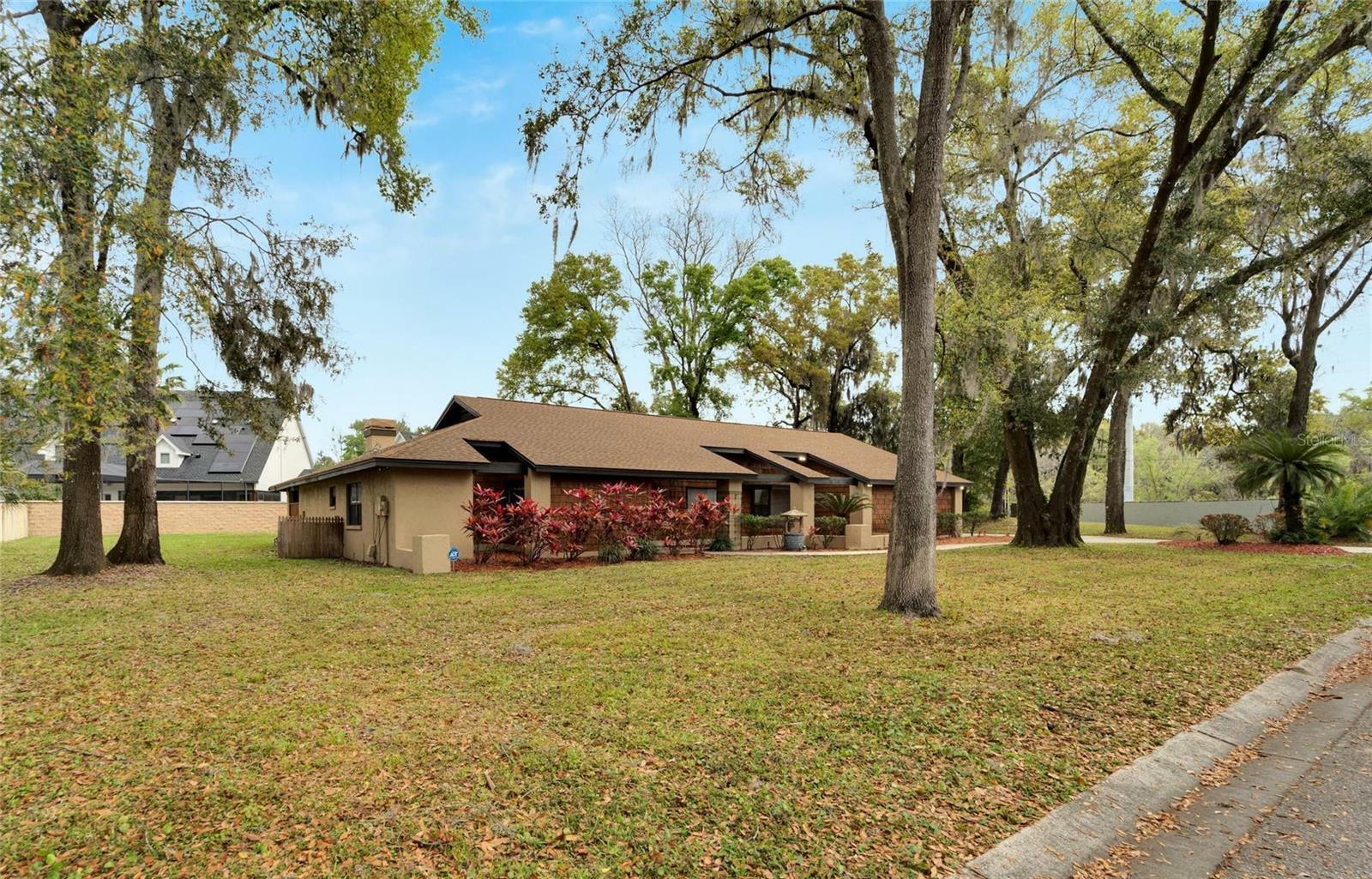 Property Photo:  918 River Rapids Avenue  FL 33511 