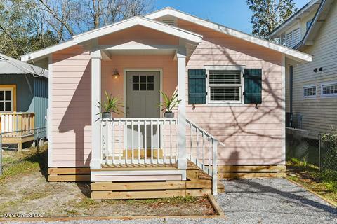 Property Photo:  319 Easterbrook Street  MS 39520 