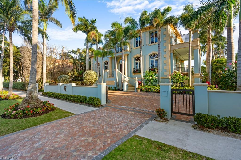 Property Photo:  40 5th Ave S  FL 34102 
