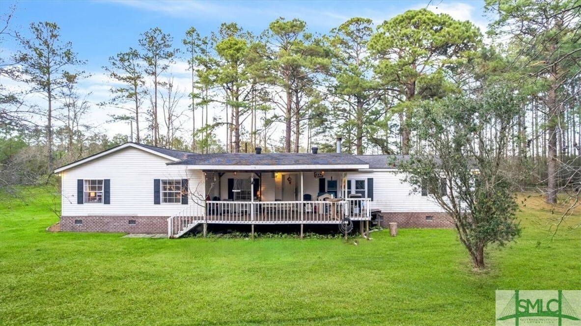 Property Photo:  406 Wallace Circle  GA 31302 