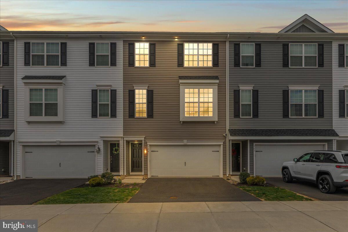 Property Photo:  204 Pond View Court  PA 18951 