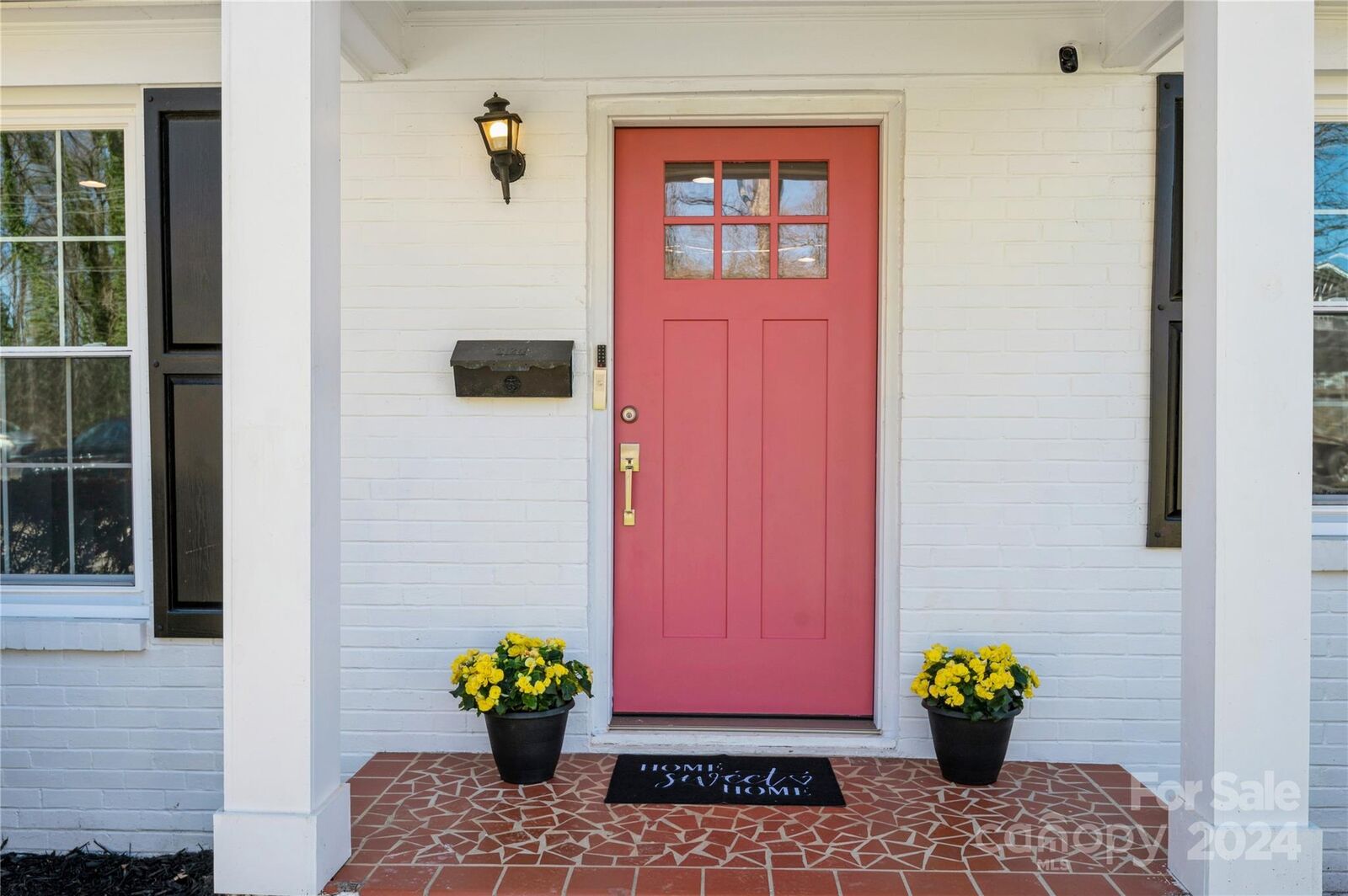 Property Photo:  2124 Tyvola Road  NC 28210 