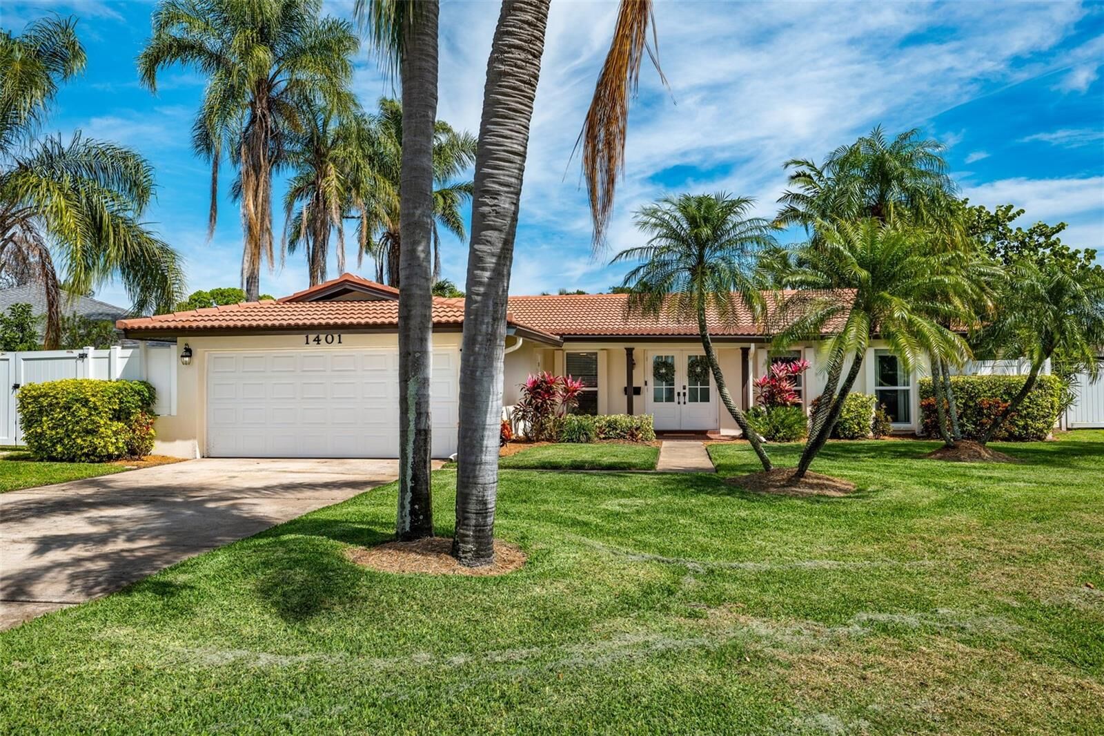 Property Photo:  1401 51st Avenue NE  FL 33703 