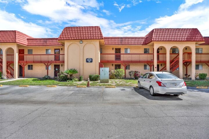 Property Photo:  2800 N Powers Street 4  FL 32818 