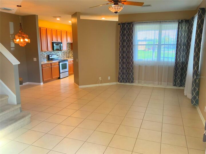 Property Photo: 631 Vallance Way NE FL 33716