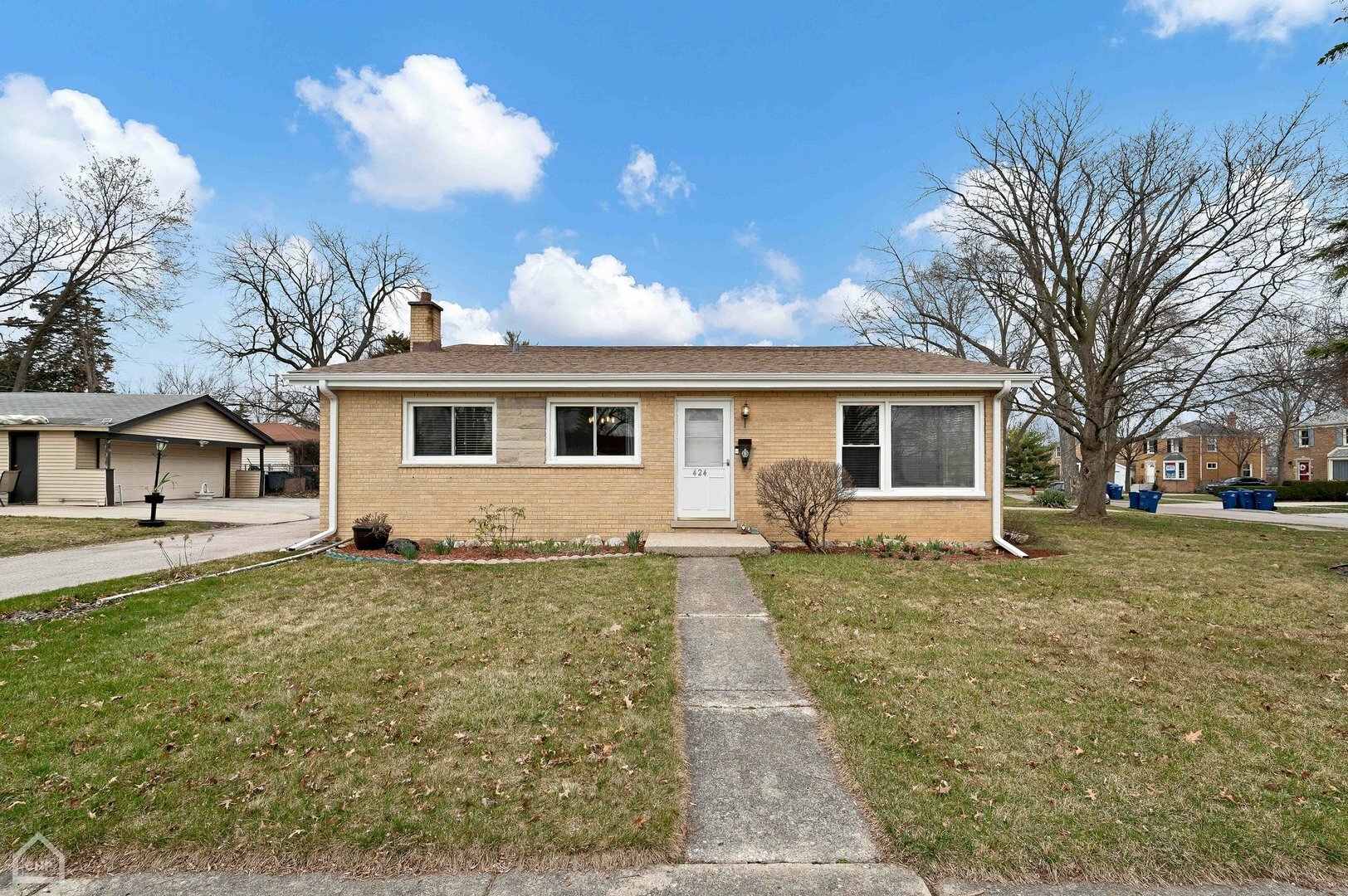 Property Photo: 424 N Princeton Avenue IL 60181