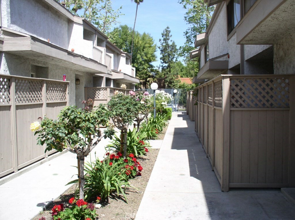 Property Photo:  19540 Sherman Way 405  CA 91335 