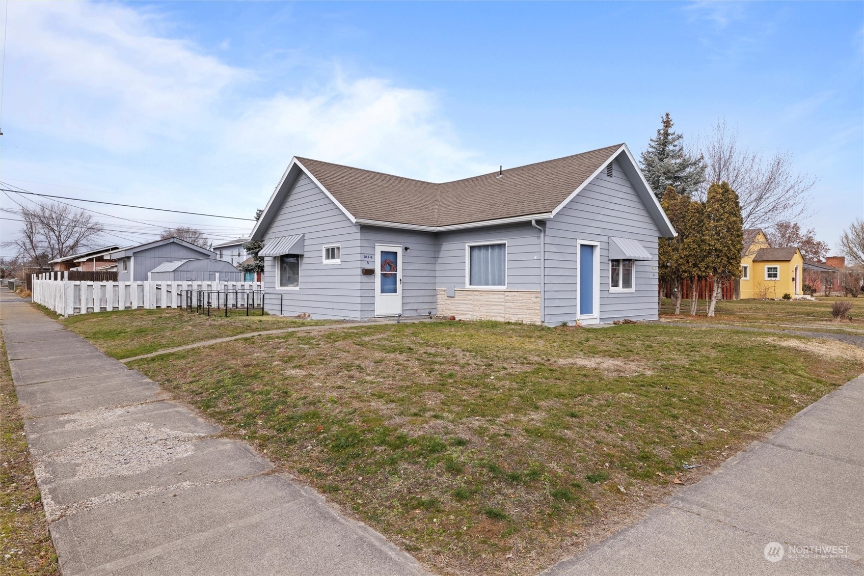 Property Photo:  1046 W Cascade Avenue A,B,C  WA 98837 