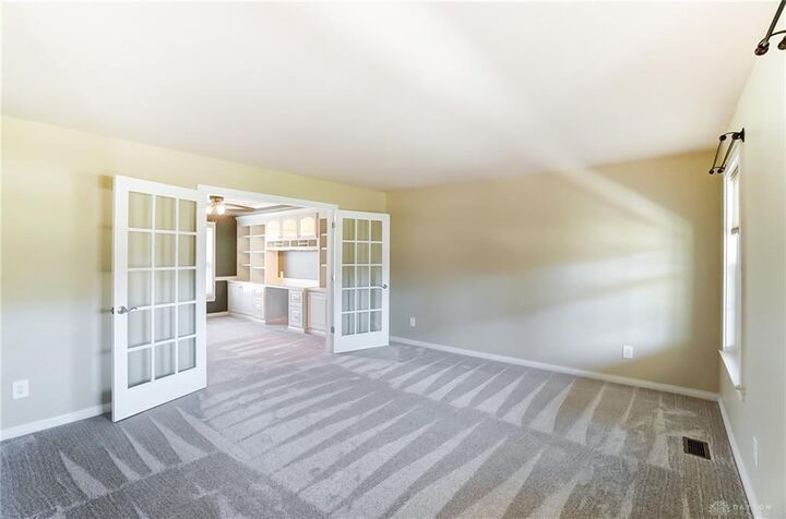 Property Photo: 7009 Crown Pointe Drive OH 45011