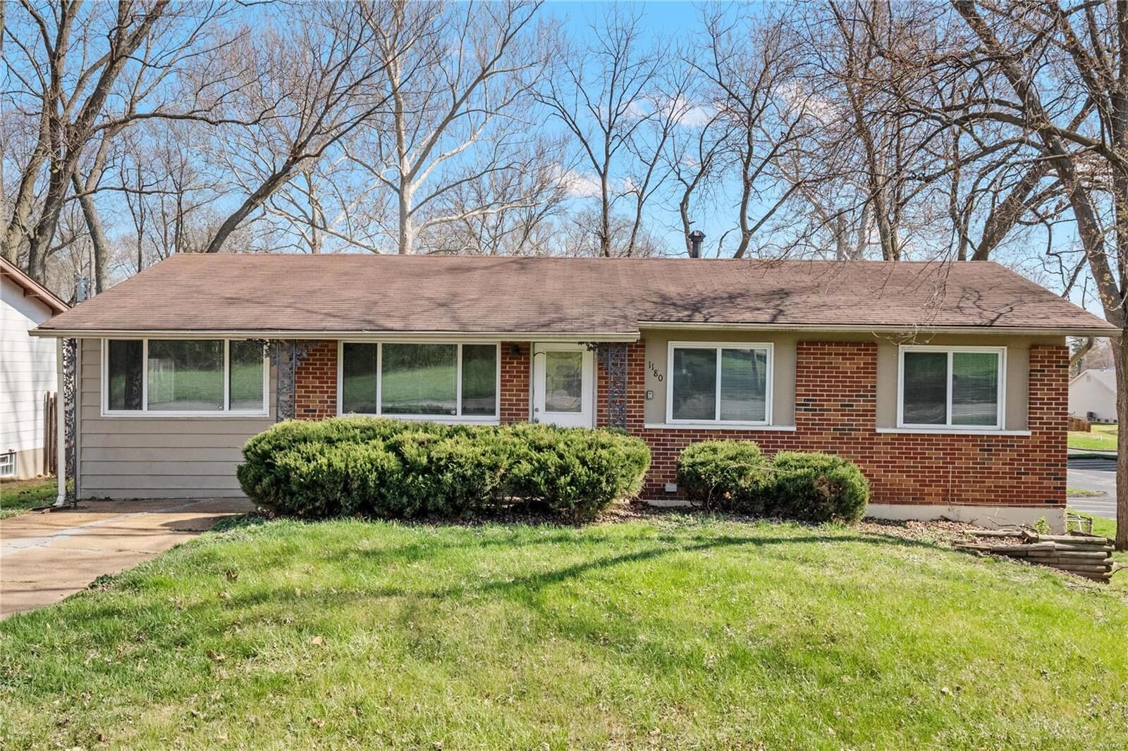 Property Photo: 1180 Howdershell Road MO 63031