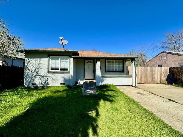 Property Photo:  1939 Iris Avenue  CA 95815 