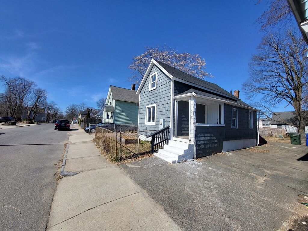 Property Photo:  290 Quincy St  MA 01109 