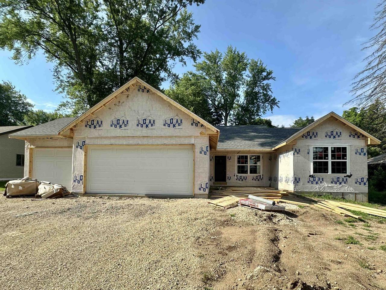 Property Photo:  818 Club Lane  WI 53511 