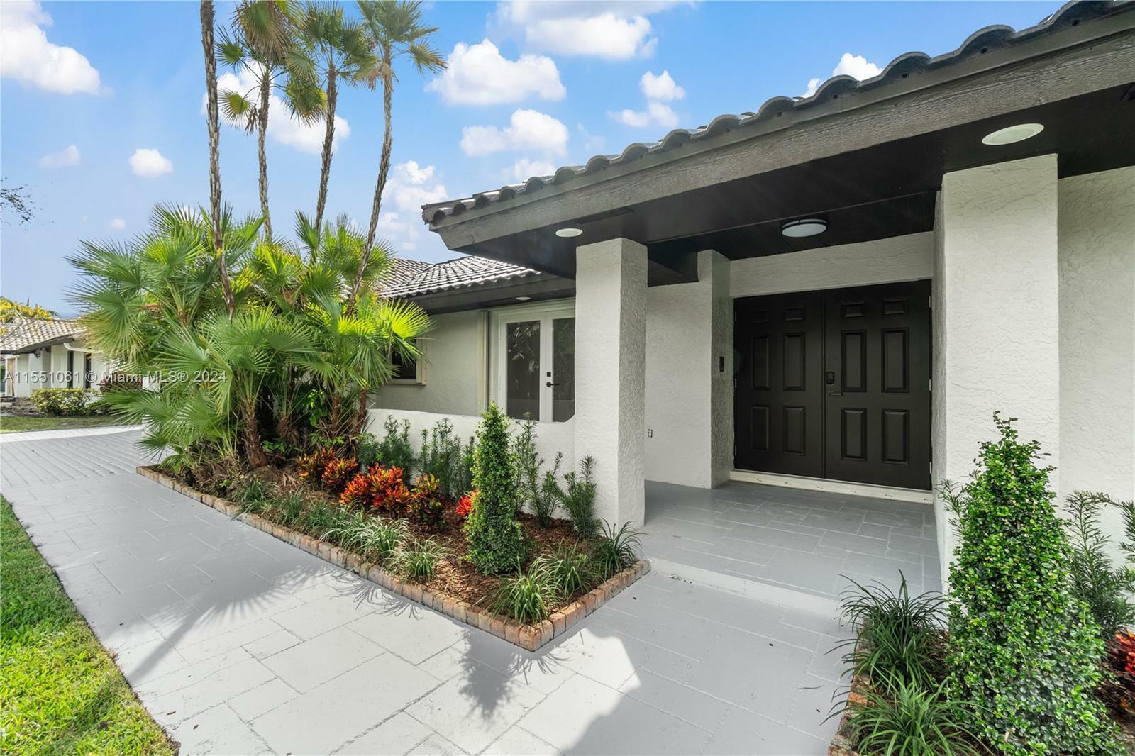 Property Photo: 5254 NW 94th Doral Pl FL 33178