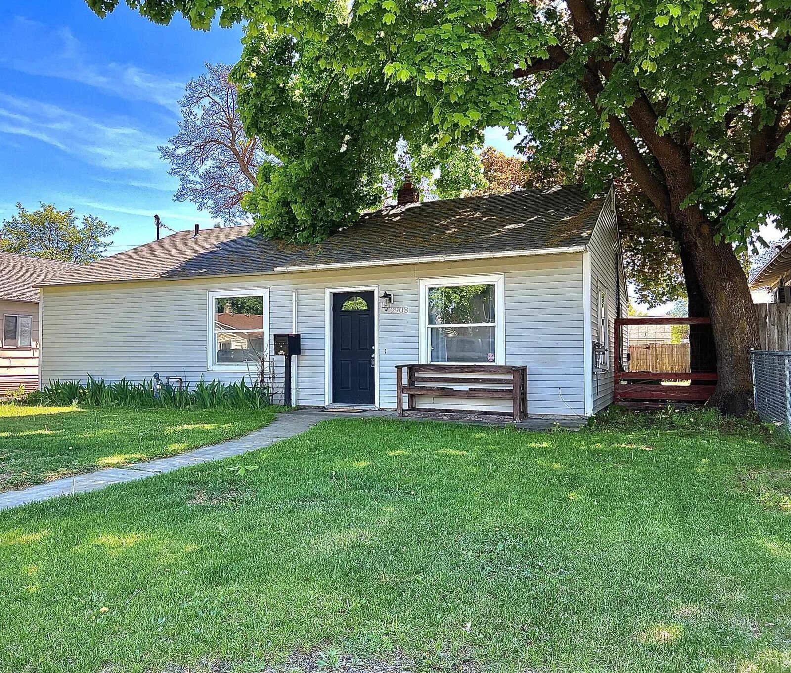 House for sale in Spokane 2908 E Baldwin Ave, Spokane, WA 99207