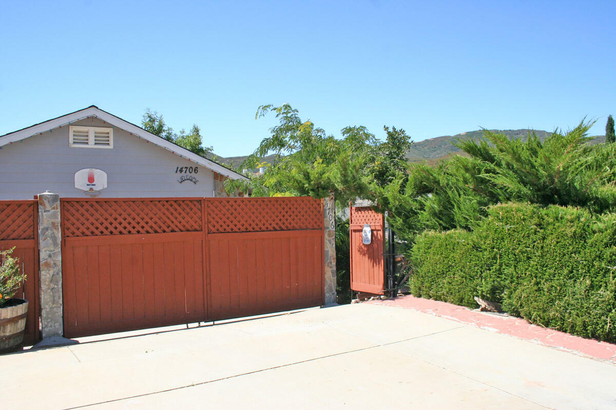 Property Photo:  14706 Deer Bank Road  CA 93532 