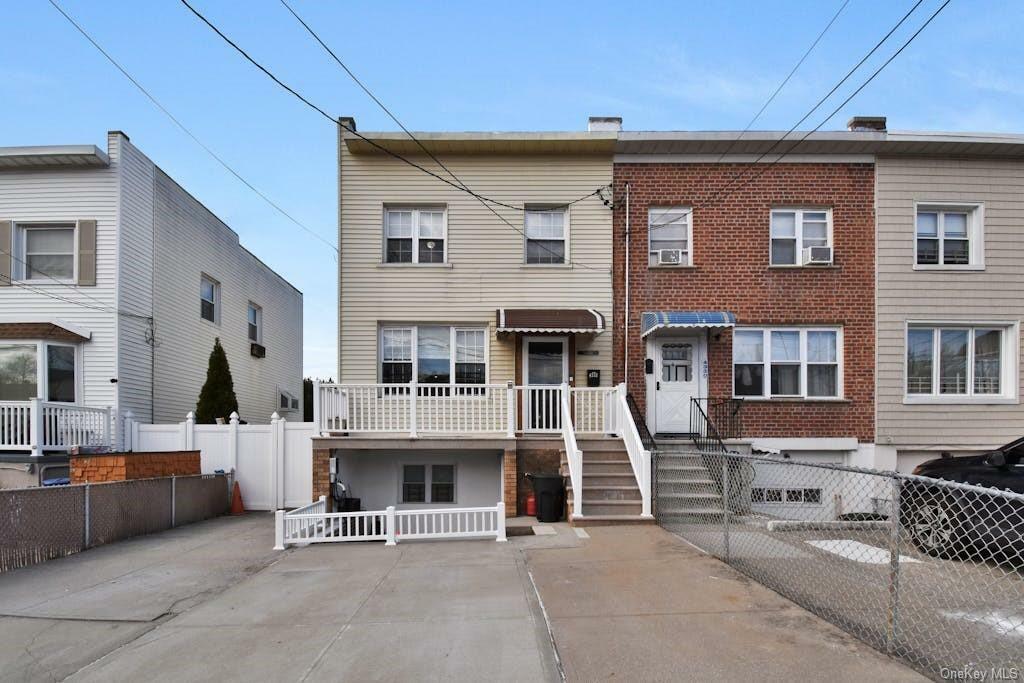 Property Photo:  4332 E Tremont Avenue  NY 10465 