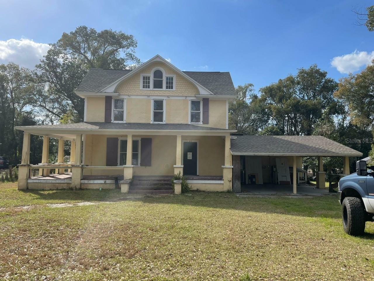 Property Photo:  217 N Oak Avenue  FL 32763 