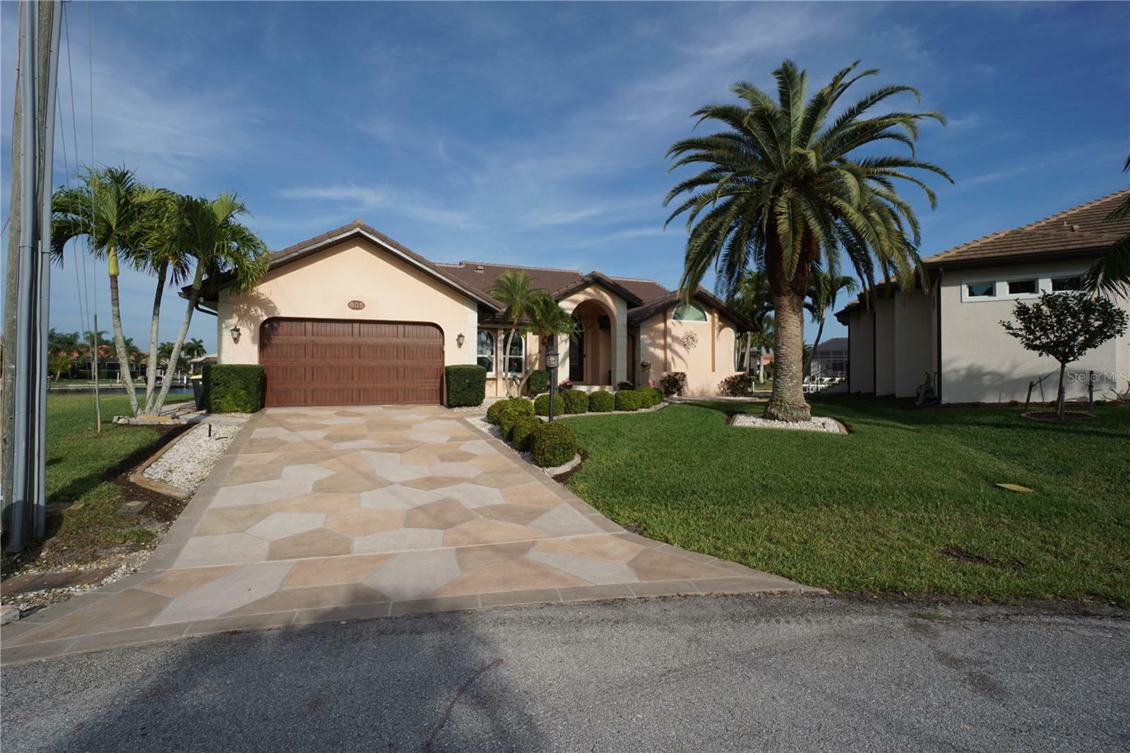 Property Photo:  605 Candia Court  FL 33950 