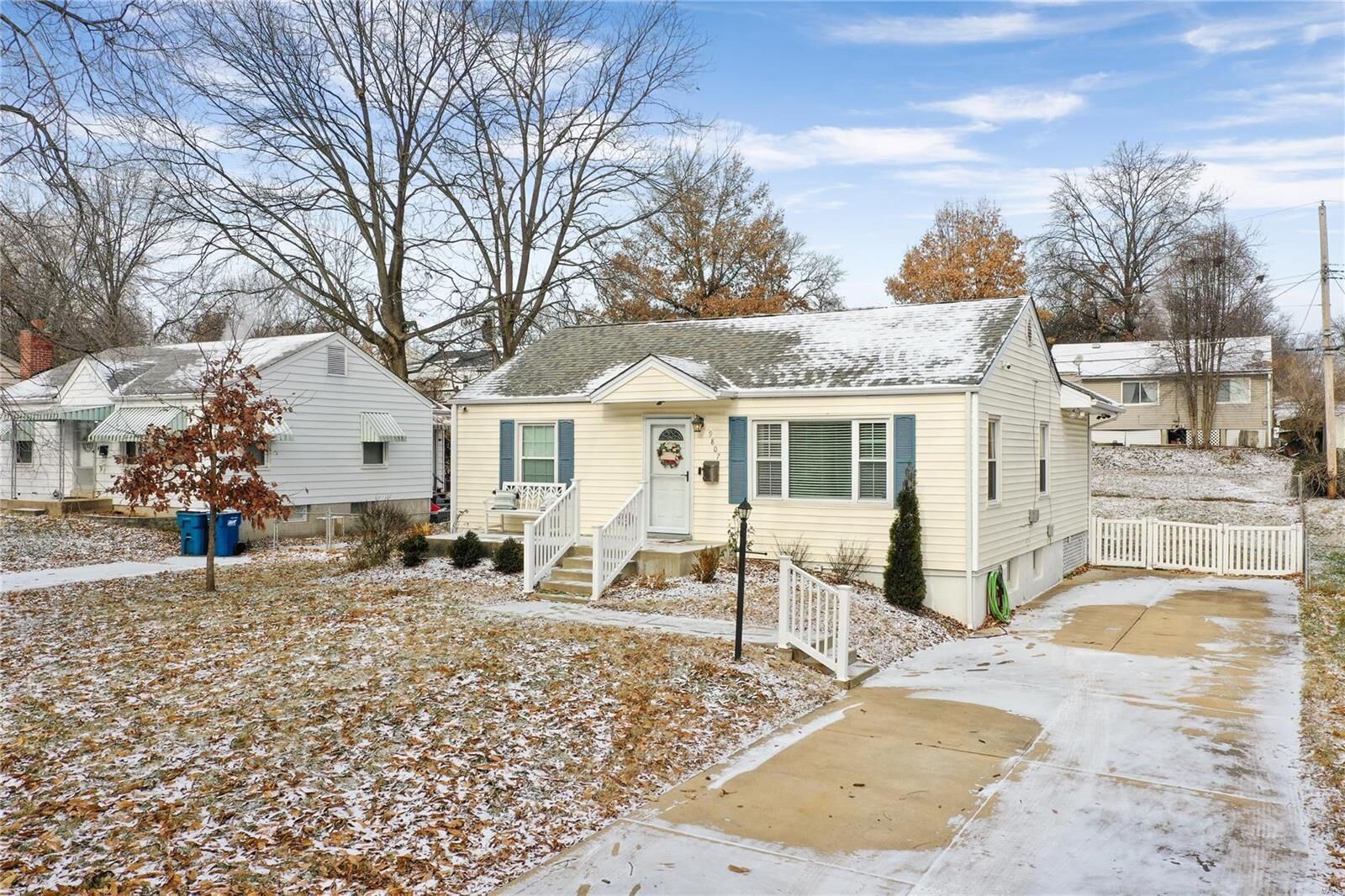 Property Photo:  9807 Eastbrook Drive  MO 63114 