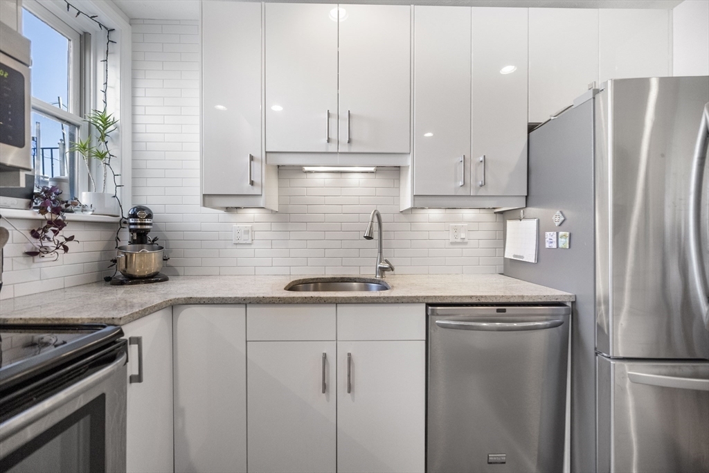 Property Photo:  631 Tremont St 5  MA 02118 