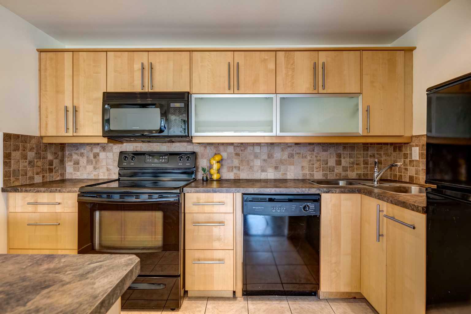 Property Photo:  10, 1717 Westmount Road NW 10  AB T2N 3M4 