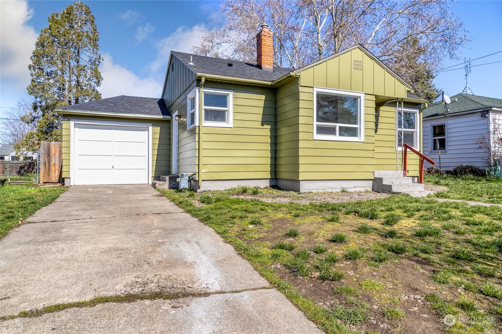 Property Photo:  1527 Portland Avenue  WA 99362 