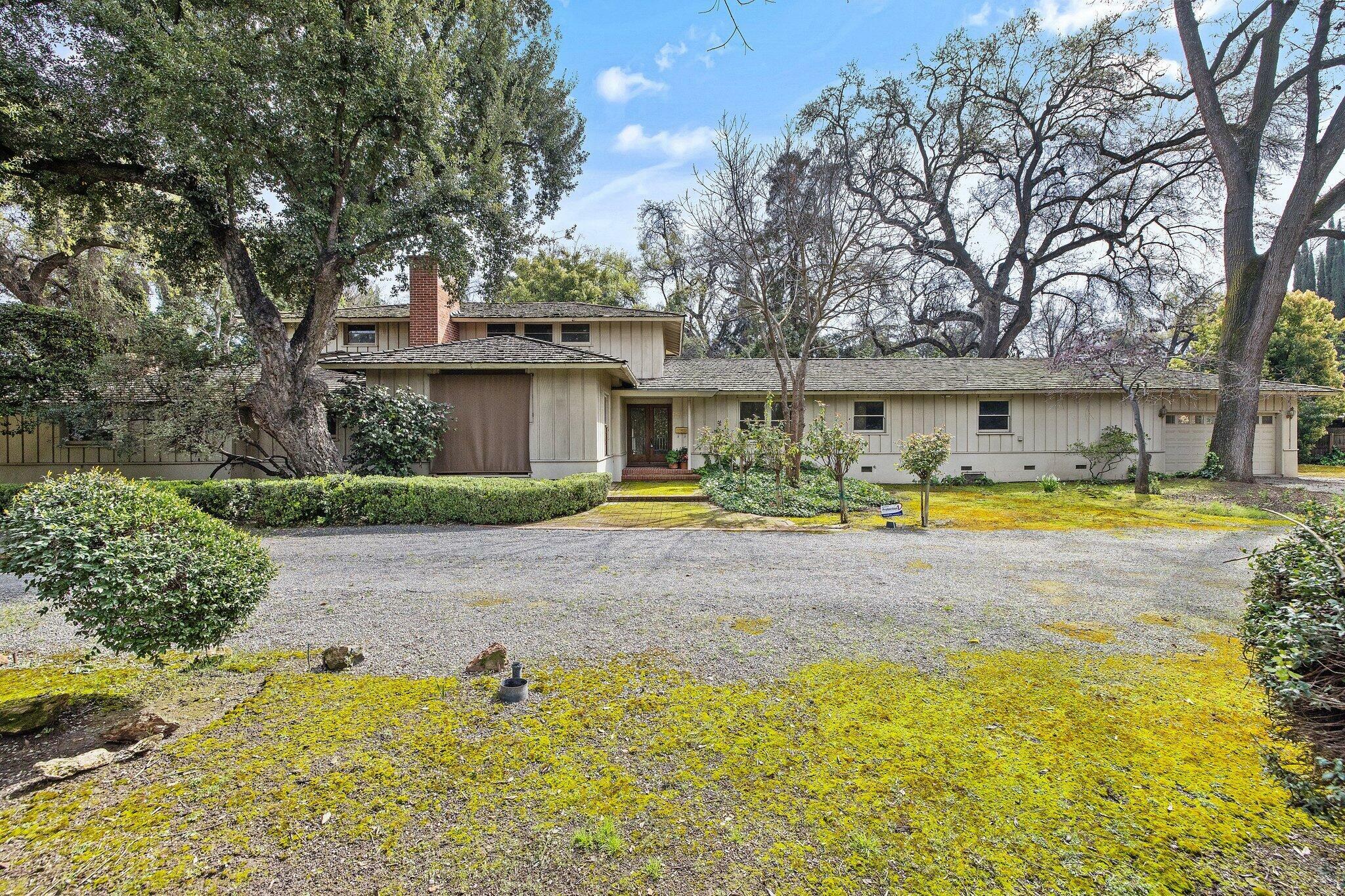 Property Photo:  2503 W Green Acres Drive  CA 93291 